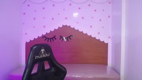 Snapshot of carlie_mayer chatting on 4, 10, 2025 CARLYE online show from 4, 10, 2025