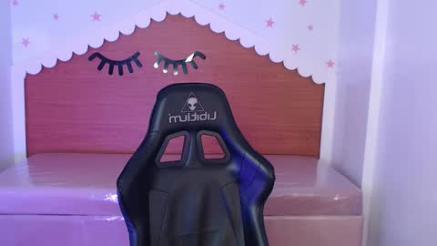 Snapshot of carlie_mayer chatting on 16, 10, 2025 CARLYE online show from 16, 10, 2025