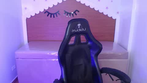 Snapshot of carlie_mayer chatting on 22, 10, 2025 CARLYE online show from 22, 10, 2025