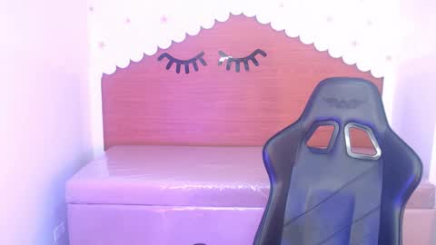 Snapshot of carlie_mayer chatting on 15, 11, 2025 CARLYE online show from 15, 11, 2025