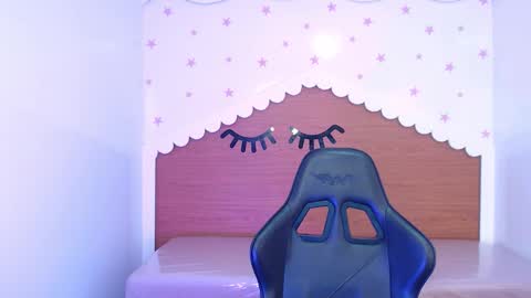 Snapshot of carlie_mayer chatting on 21, 11, 2025 CARLYE online show from 21, 11, 2025