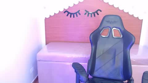 Snapshot of carlie_mayer chatting on 27, 11, 2025 CARLYE online show from 27, 11, 2025