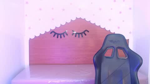 Snapshot of carlie_mayer chatting on 28, 11, 2025 CARLYE online show from 28, 11, 2025