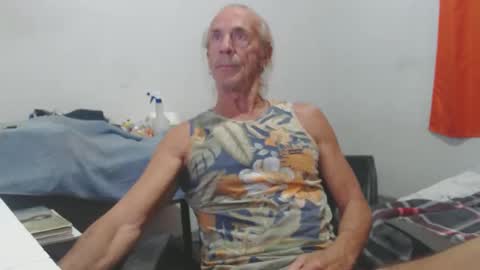 Snapshot of carlos2557 chatting on 2, 5, 2026 carlos online show from 2, 5, 2026