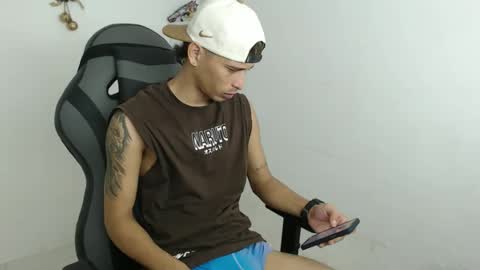 carlossmi01 online show from 5, 12, 2025