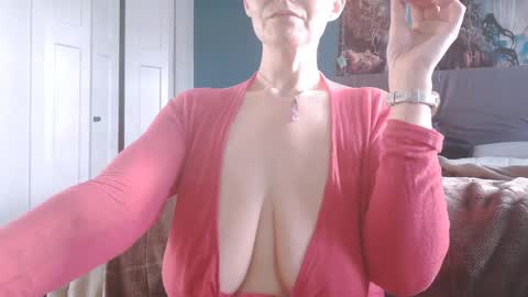 Carly Smiles online show from 20, 12, 2024