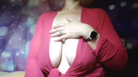 Carly Smiles online show from 8, 10, 2025