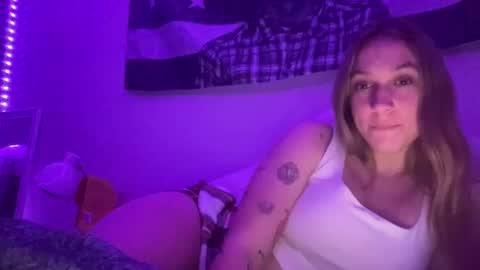 Snapshot of carlyy13 chatting on 23, 12, 2024 carlyy13 online show from 23, 12, 2024