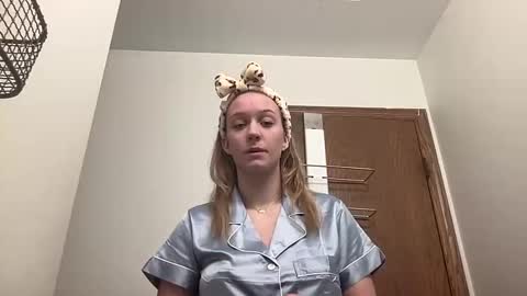 Snapshot of carlyy13 chatting on 25, 12, 2024 carlyy13 online show from 25, 12, 2024