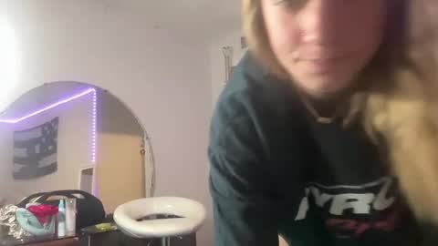 Snapshot of carlyy13 chatting on 25, 12, 2024 carlyy13 online show from 25, 12, 2024