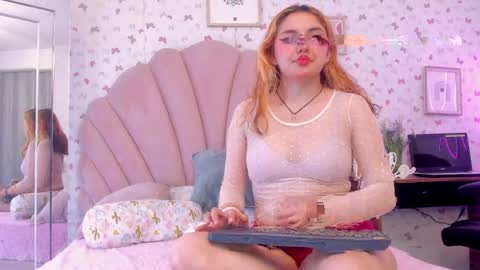 Snapshot of carmesi_ chatting on 1, 5, 2026 carmesi_ online show from 1, 5, 2026