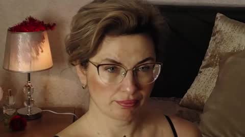 CaroJhones online show from 2, 2, 2025