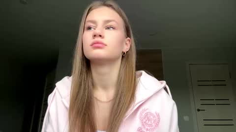 Snapshot of carolecronan chatting on 19, 12, 2025 Lisa online show from 19, 12, 2025