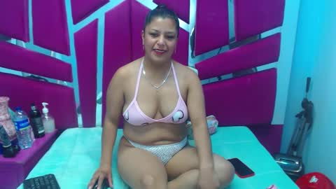 carolina suarez online show from 2, 3, 2026