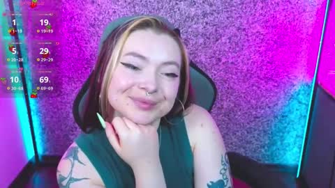 Snapshot of carolinareaperr chatting on 9, 9, 2025 Ask me better xx online show from 9, 9, 2025