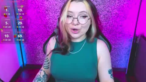 Snapshot of carolinareaperr chatting on 16, 9, 2025 Ask me better xx online show from 16, 9, 2025