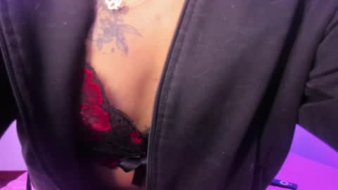 caroline 3 online show from 9, 4, 2026