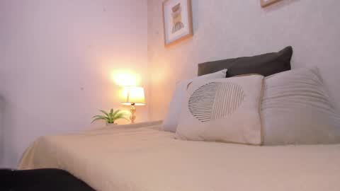  Caroline  online show from 16, 4, 2026