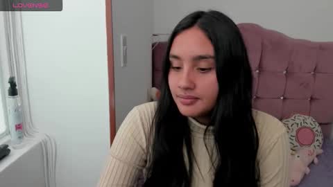 caroline_rodriguez_9 online show from 27, 10, 2025