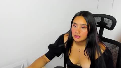 caroline_rodriguez_9 online show from 18, 12, 2025