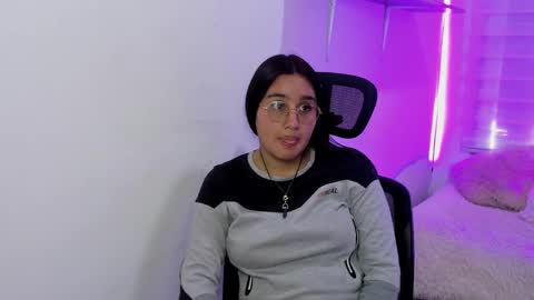 caroline_rodriguez_9 online show from 17, 1, 2026