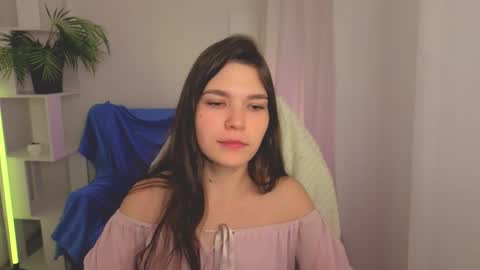 Snapshot of carolinebenks chatting on 5, 10, 2025 Caroline online show from 5, 10, 2025