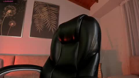 Caro online show from 6, 11, 2025