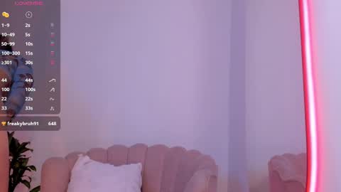 carolinna_ online show from 3, 10, 2025