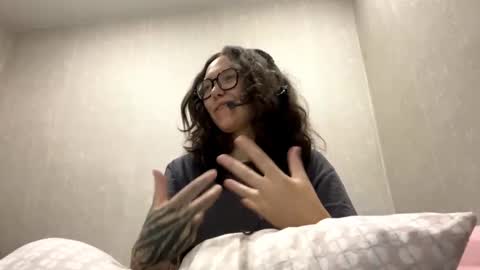 Emilia online show from 12, 11, 2025