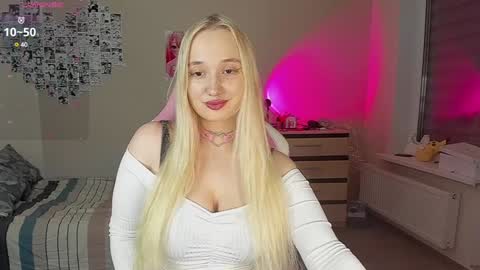 Snapshot of cassie_rosss chatting on 4, 2, 2025 Cassie Rosss online show from 4, 2, 2025