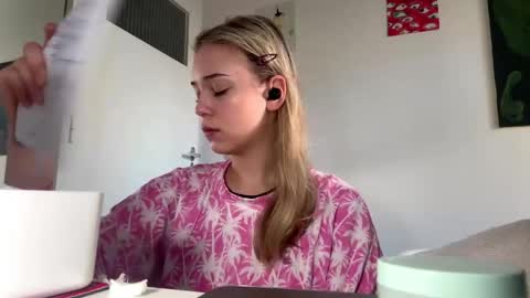 Snapshot of cassijent chatting on 9, 5, 2026 Olivia online show from 9, 5, 2026