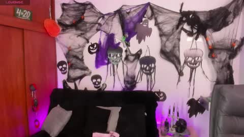 Cata green model independient online show from 14, 10, 2025