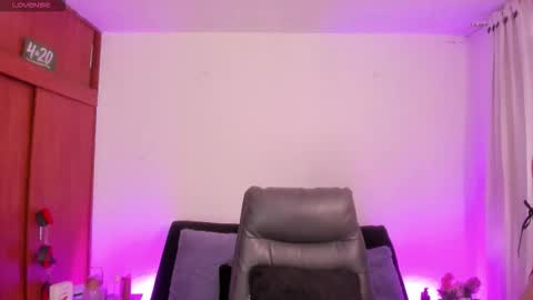 Cata green model independient online show from 1, 11, 2025