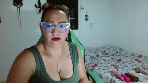 Snapshot of cataleya_ardiente1 chatting on 10, 9, 2025 isabel online show from 10, 9, 2025