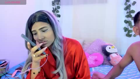 Snapshot of catalina_and_roger chatting on 25, 10, 2025 Cata y Roger online show from 25, 10, 2025