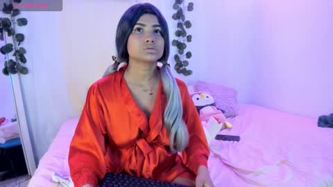 Snapshot of catalina_and_roger chatting on 5, 11, 2025 Cata y Roger online show from 5, 11, 2025