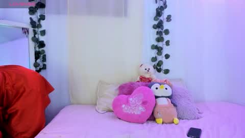 Snapshot of catalina_and_roger chatting on 6, 11, 2025 Cata y Roger online show from 6, 11, 2025