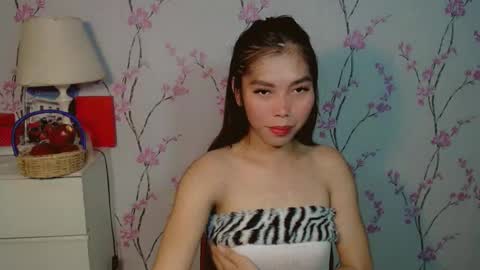 Snapshot of catherine_365 chatting on 3, 10, 2025 catherine_365 online show from 3, 10, 2025