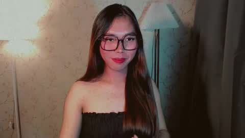 Snapshot of catherine_365 chatting on 17, 10, 2025 catherine_365 online show from 17, 10, 2025