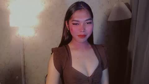 Snapshot of catherine_365 chatting on 23, 10, 2025 catherine_365 online show from 23, 10, 2025