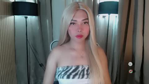 Snapshot of catherine_365 chatting on 16, 11, 2025 catherine_365 online show from 16, 11, 2025