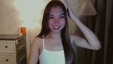 Snapshot of catherine_365 chatting on 22, 11, 2025 catherine_365 online show from 22, 11, 2025