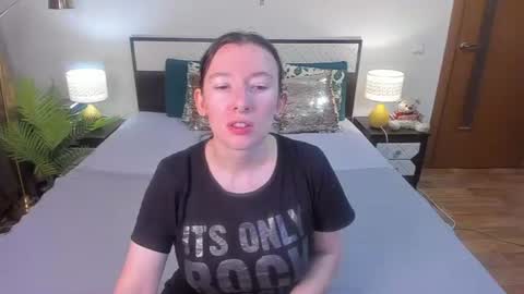 Snapshot of catherinewalls chatting on 6, 7, 2026 Catrin online show from 6, 7, 2026