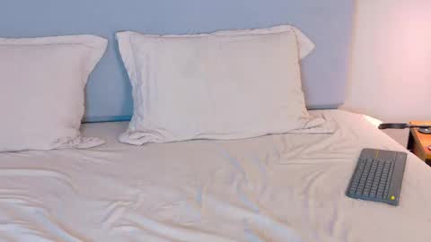 Snapshot of cathmellow_ chatting on 9, 11, 2025 CATH online show from 9, 11, 2025