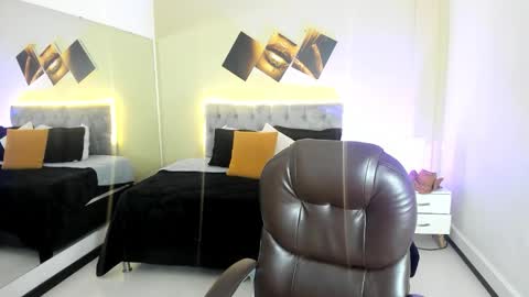 catti_brie_ online show from 26, 11, 2025