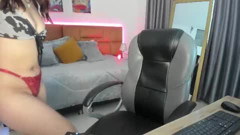 catti_brie_ online show from 17, 6, 2026