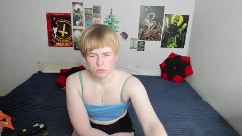 cattie_w_ online show from 4, 4, 2026