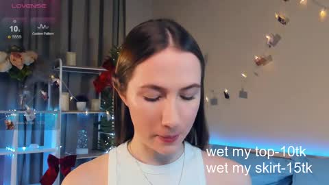 Josie Manesi online show from 2, 3, 2025