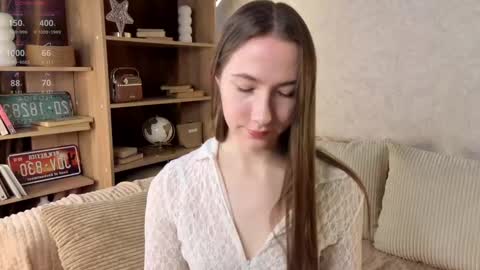 Josie Manesi online show from 28, 9, 2025