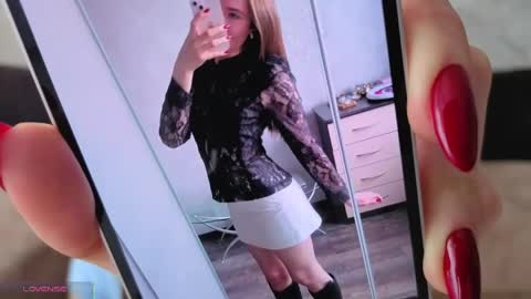 Josie Manesi online show from 16, 4, 2026